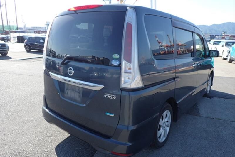 2012 Nissan Serena 8 Seater van