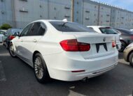 BMW320i