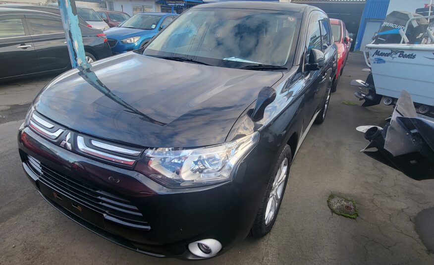 Mitsubishi Outlander Suv 7 seater