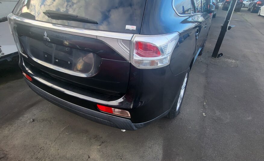 Mitsubishi Outlander Suv 7 seater