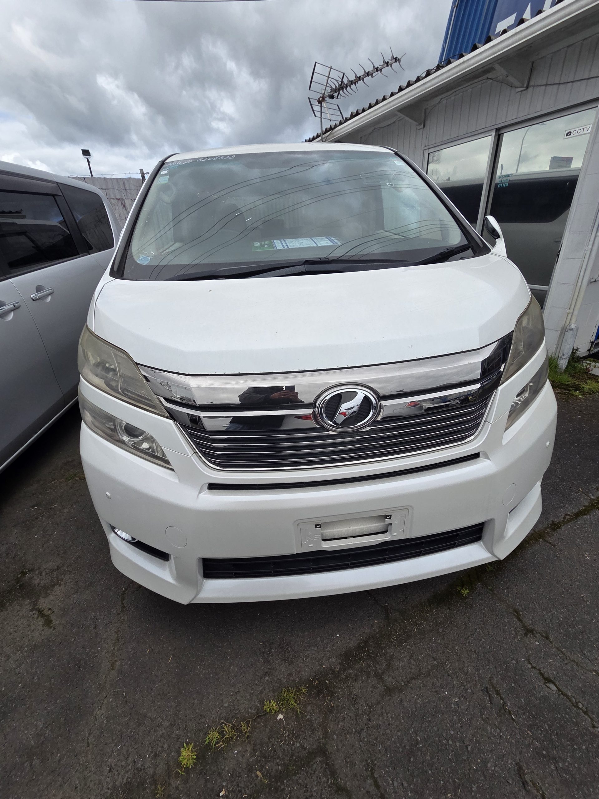 TOYOTA VELFIRE 8 SEATER VAN