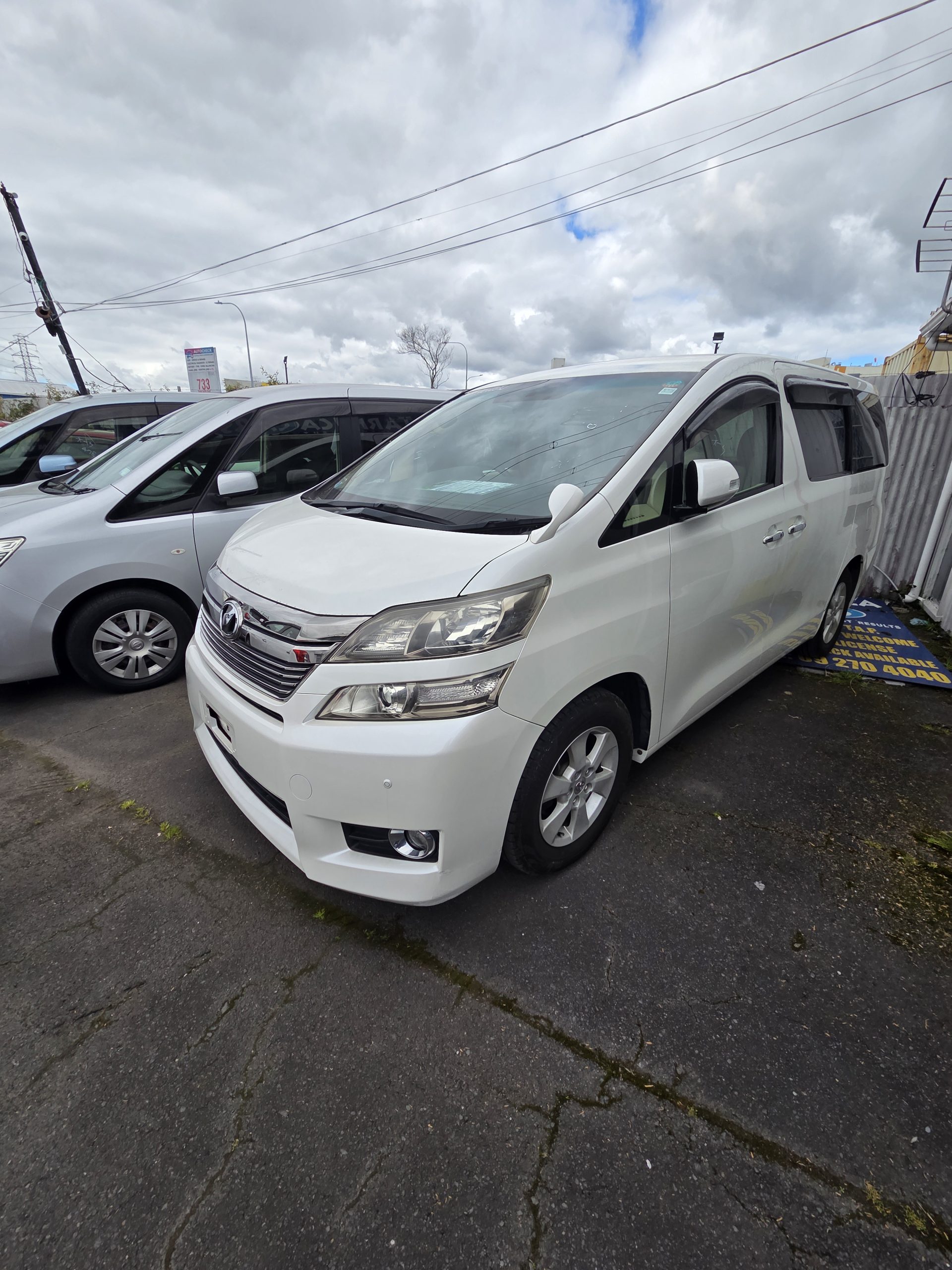 TOYOTA VELFIRE 8 SEATER VAN