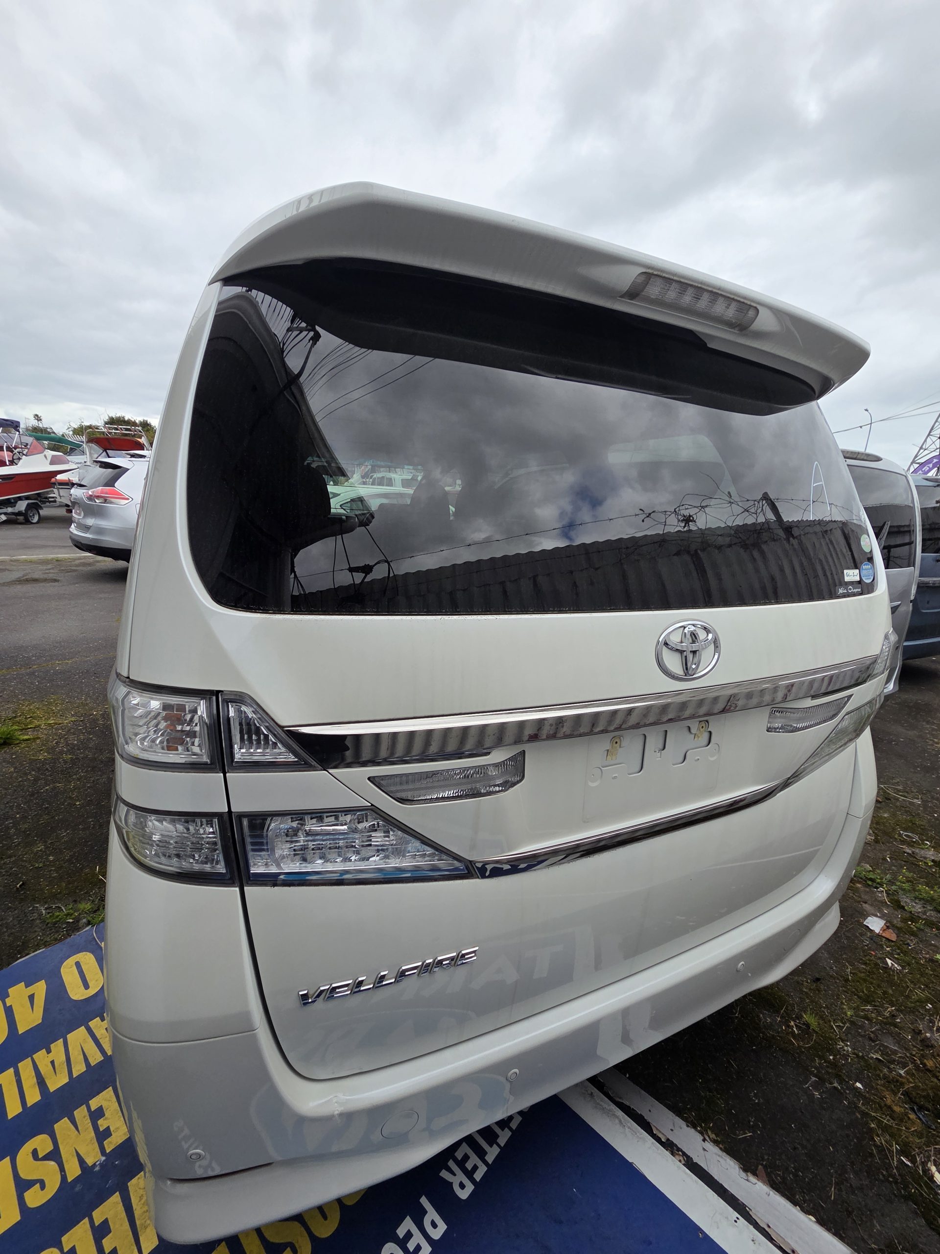 TOYOTA VELFIRE 8 SEATER VAN