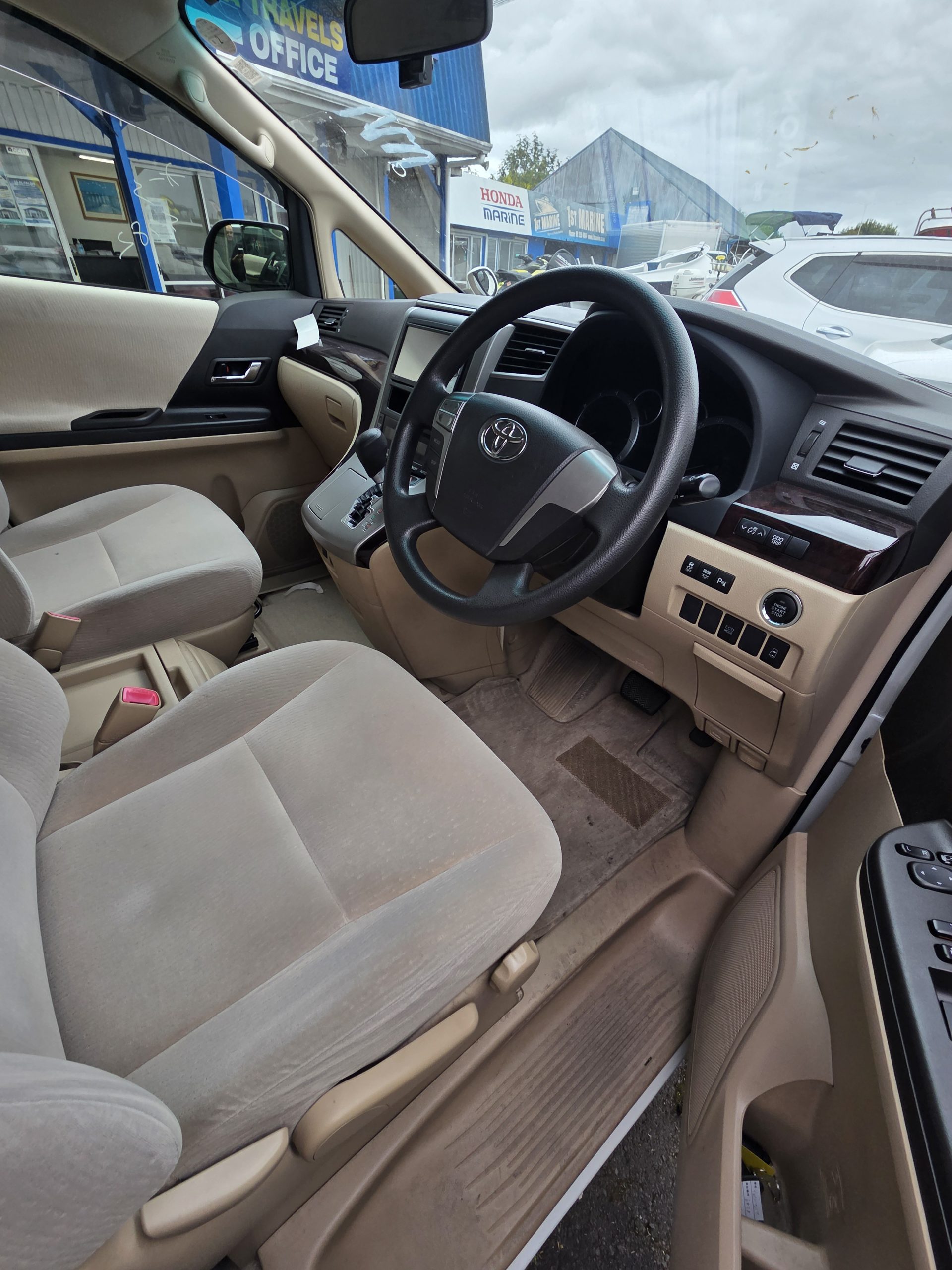 TOYOTA VELFIRE 8 SEATER VAN